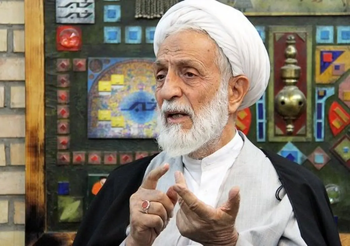 ژست می‌گیرند که هر کسی تندروی کند، انقلابی است