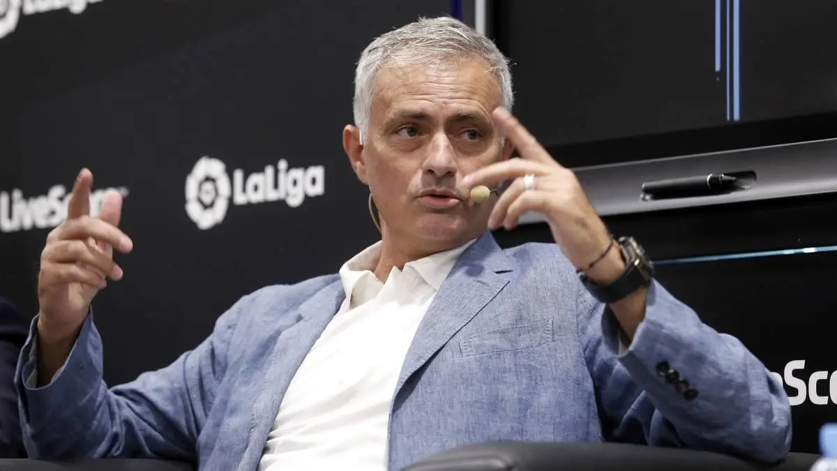 مورینیو فقط منتظر پیشنهاد یک باشگاه است