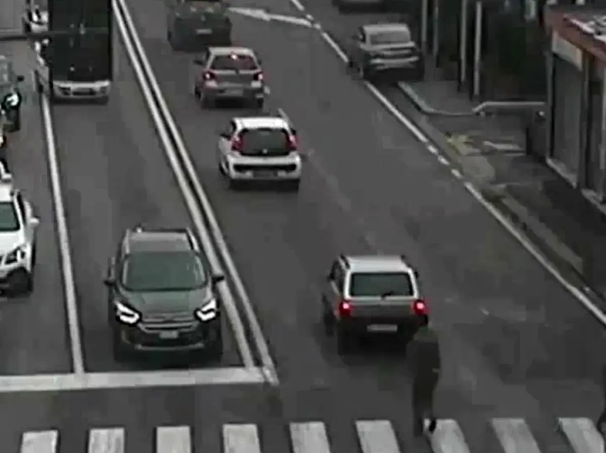 فیلم| جایزه اسکار در شاخه «شما از روی من رد شدید» به این مرد کلاهبردار خیابانی رسید!