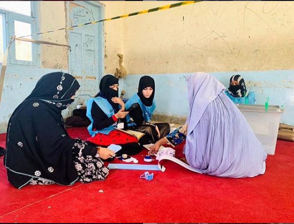 گزارش تصویری مشارکت زنان در انتخابات ریاست‌جمهوری افغانستان