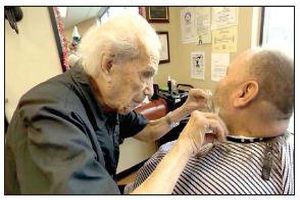 مرگ پیرترین آرایشگر جهان