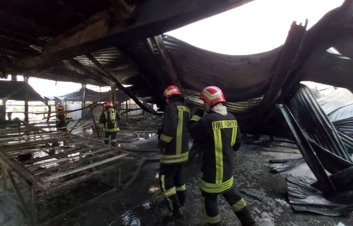آتش‌سوزی سنگین در کارگاه تولید فوم‌های سقفی + فیلم و عکس