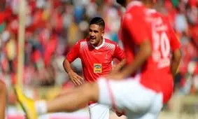 سرمربی پرسپولیس یک فرصت دیگر به جونیور می‌دهد