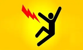 لحظه هولناک برق‌گرفتگی دختر ۵ ساله در بوستان قاصدک تهران + فیلم