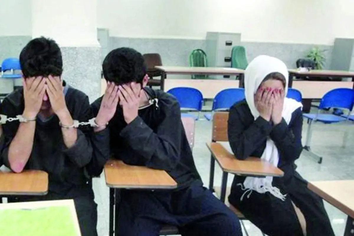 هم‌دستی نامتعارف لیلا و شراره برای مردان شوخ‌چشم! / 3 پسر فیلم می‌گرفتند