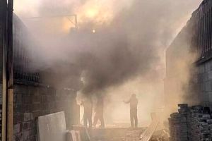 آتش‌سوزی سه سوله بزرگ مصنوعات چوبی در چهاردانگه