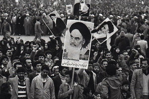 اوضاع سیاسی و اقتصادی ایران از نگاه وزیر خارجه آمریکا یک سال پس از رحلت امام خمینی / ماجرای اعتراض ۲۰۰ نفره به پوشش زنان در سال ۶۹