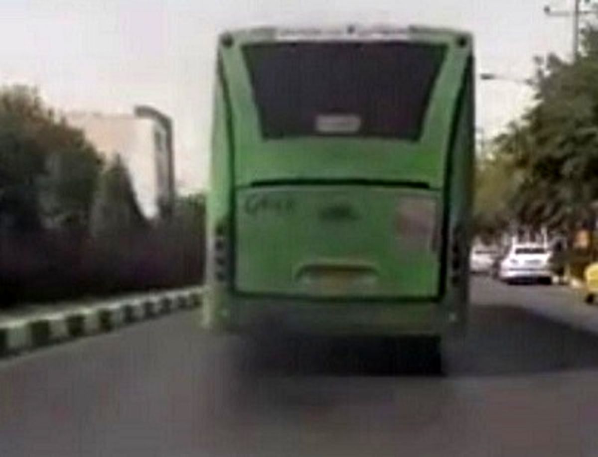 آلوده کردن هوا توسط اتوبوسشهری در روزهای آلوده مشهد
