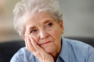 ۵ نشانه مهم که پس از ۵۰ سالگی به شما هشدار آلزایمر می‌دهند