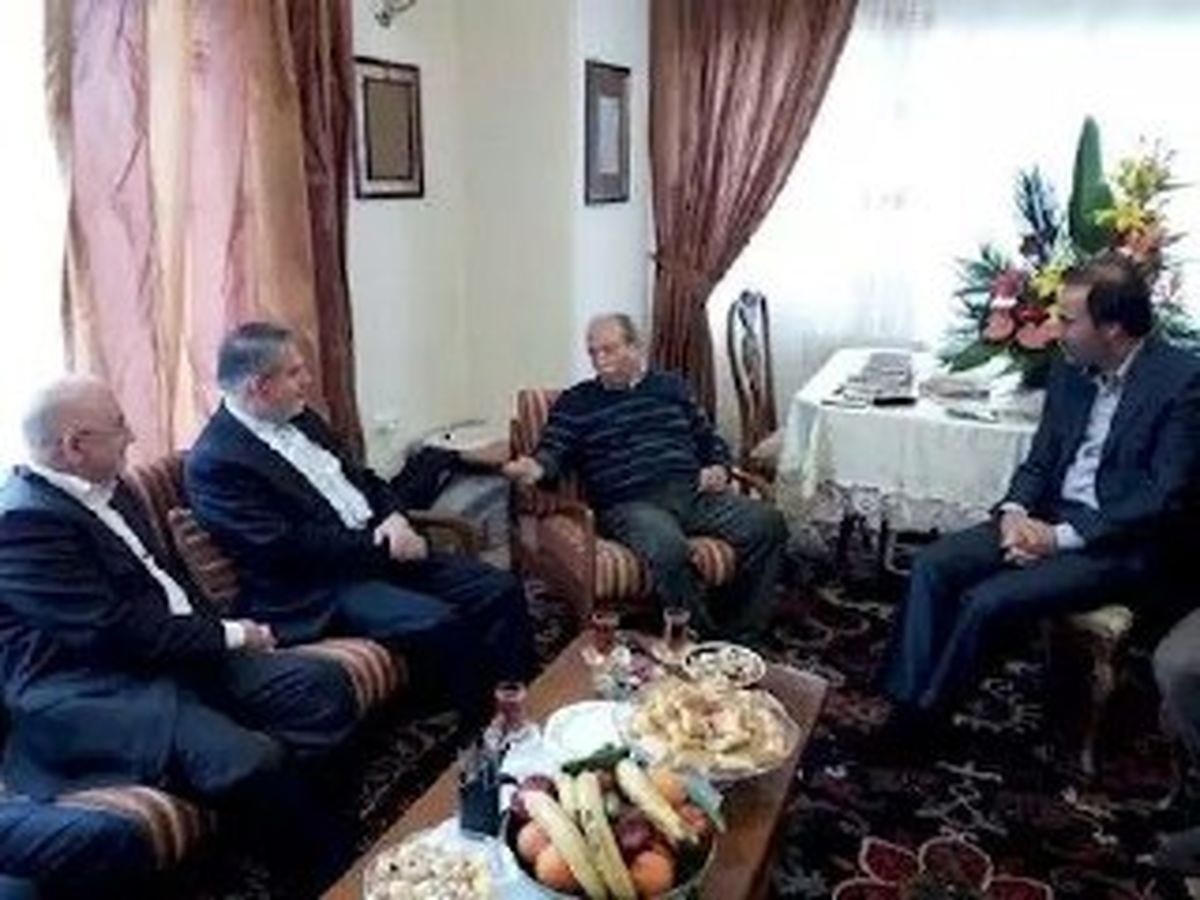 عید دیدنی وزیر ارشاد در منزل علی نصیریان+ عکس