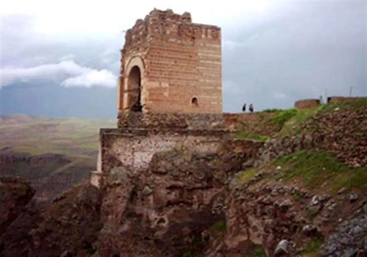 از تخت جمشید آذربایجان چه می‌دانید؟