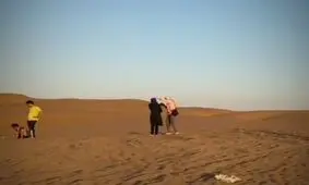 روستایی که ممکن است زیر تپه‌های شنی دفن شود اما مقصد محبوب گردشگران است