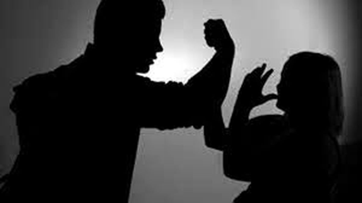 زندگی سخت یک مادر با پسر روانیاش که زنان غریبه را به خانه میآورد
