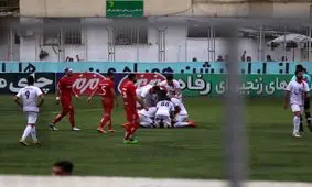 حق تقدم تماشای بازی مشهد با تماشاگران وفادار!