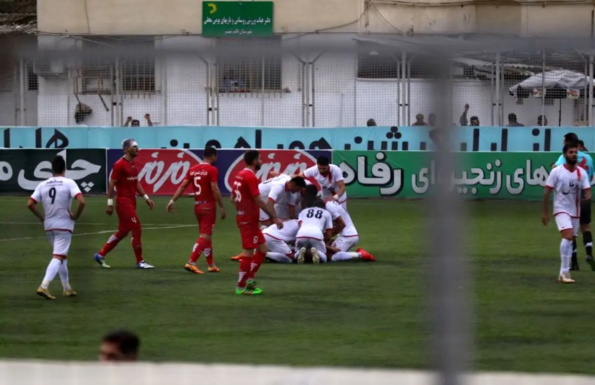 حق تقدم تماشای بازی مشهد با تماشاگران وفادار!