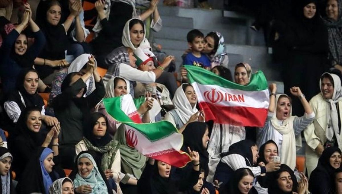 حضور بانوان فوتبالدوست در آزادی