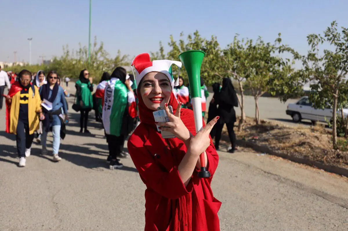 شور و اشتیاق هواداران بانوان در ورزشگاه