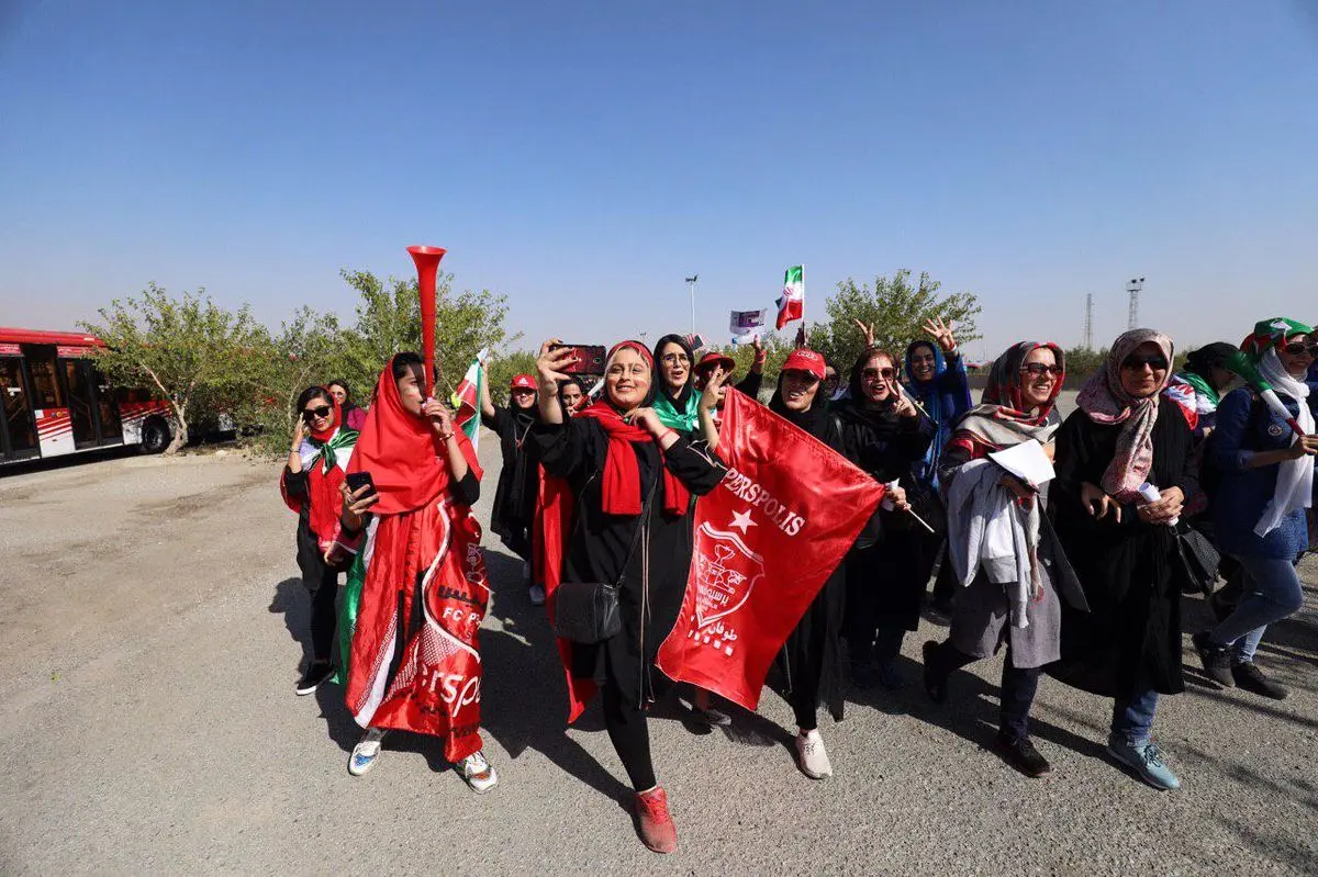 گزارش تصویری حضور بانوان در بیرون از ورزشگاه