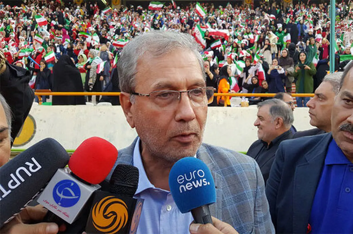 توصیف توئیتری سخنگوی دولت از فضای ورزشگاه آزادی با حضور زنان