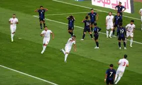 تشویق تیم ملی توسط هواداران بانوان پس از بازی