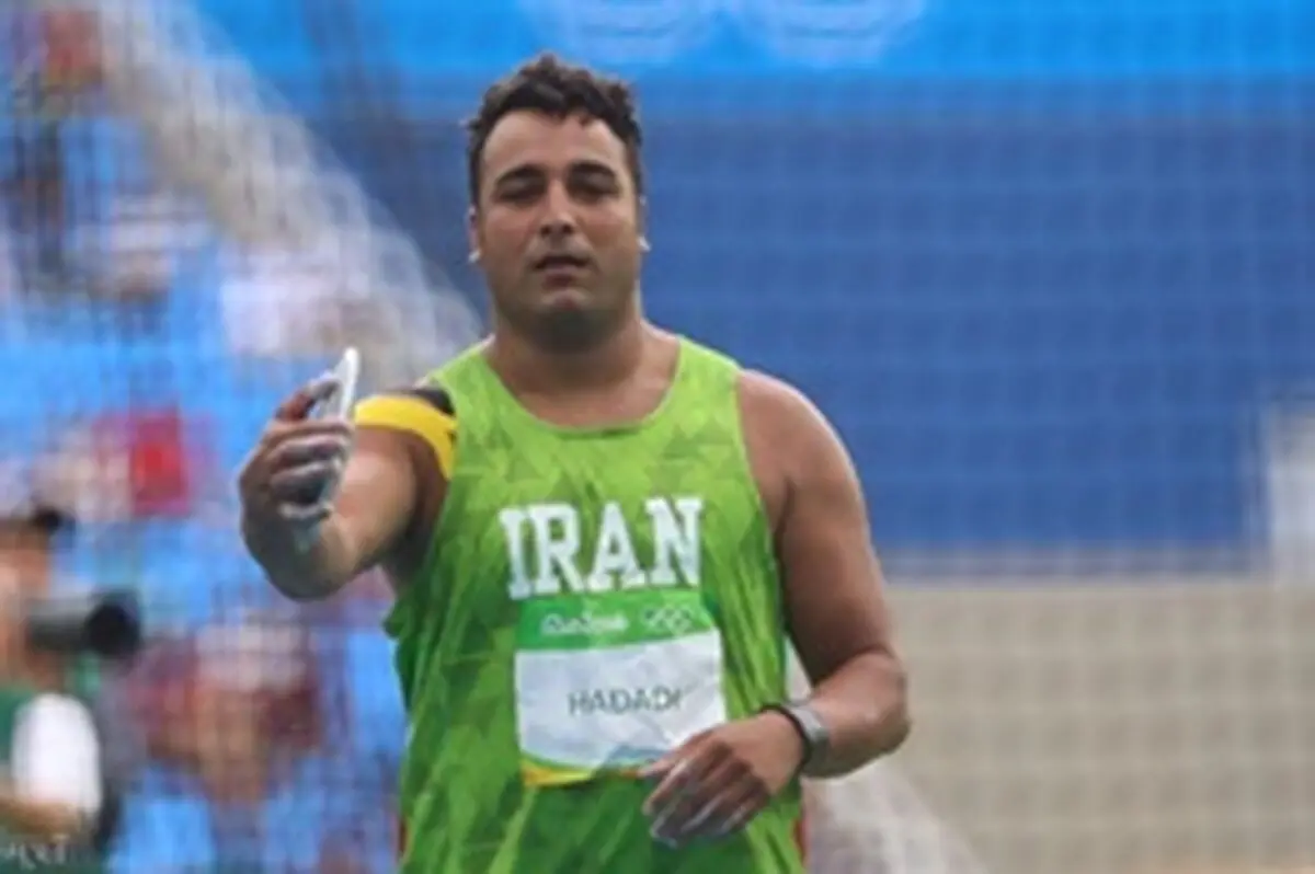 در ورزشگاه را روی قهرمان ملی قفل کردند