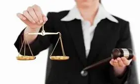 شکایت وکیل آمریکایی از دانشگاه به دلیل بیکاری!