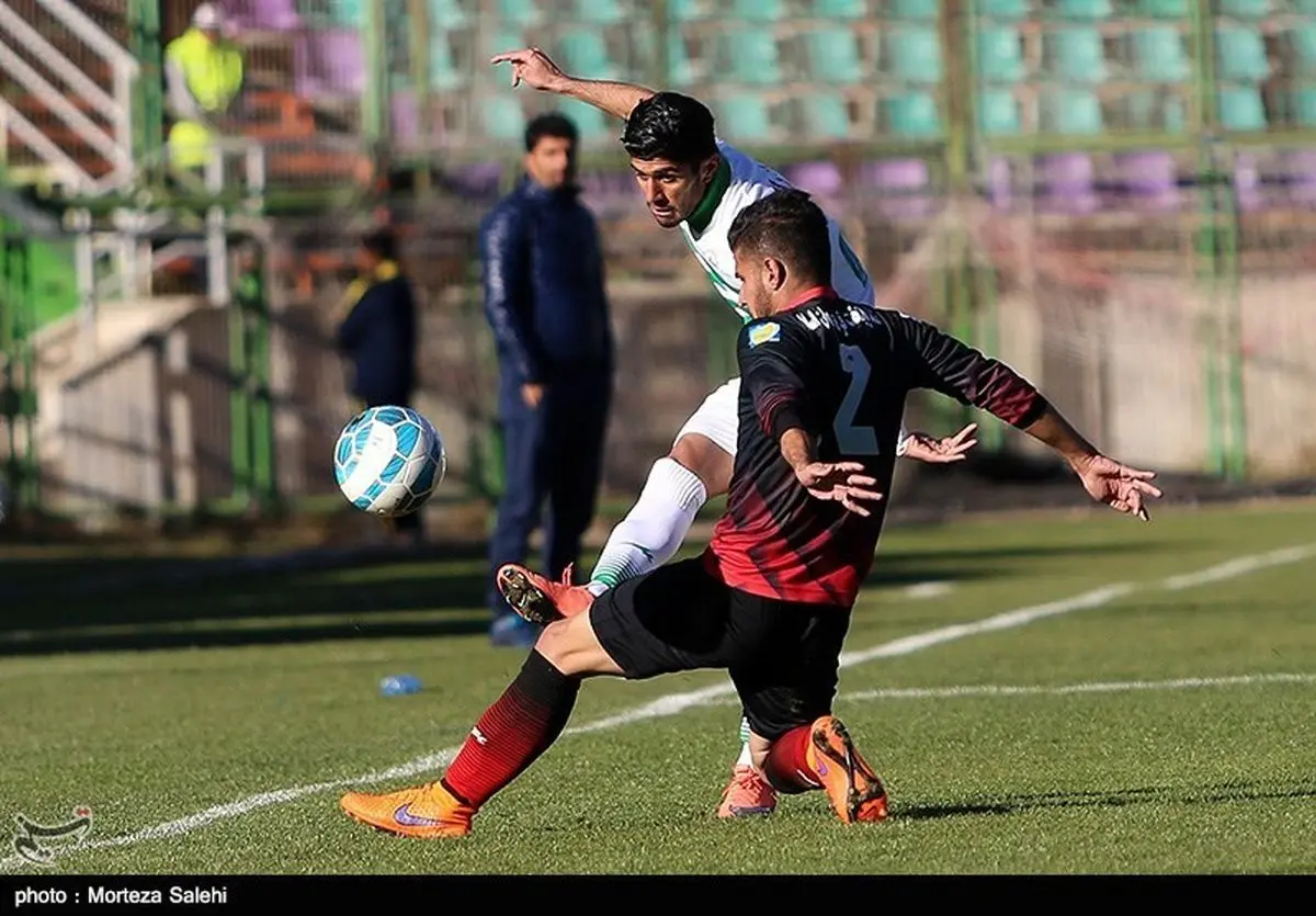 مصدومیت هوادار سیاه‌جامگان پس از گل!/ باز هم اکبر ضد فوتبال!