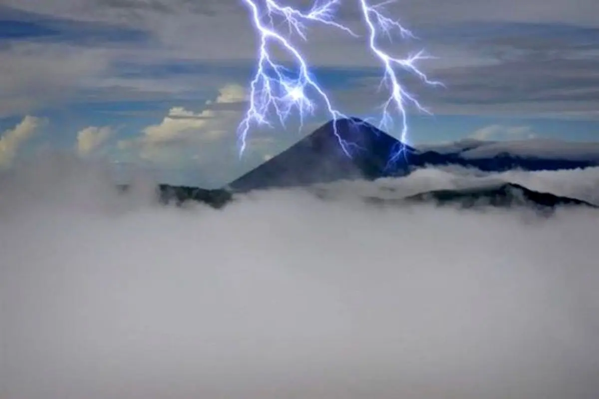 احتمال آبگرفتگی معابر و برخورد صاعقه در برخی نقاط کشور