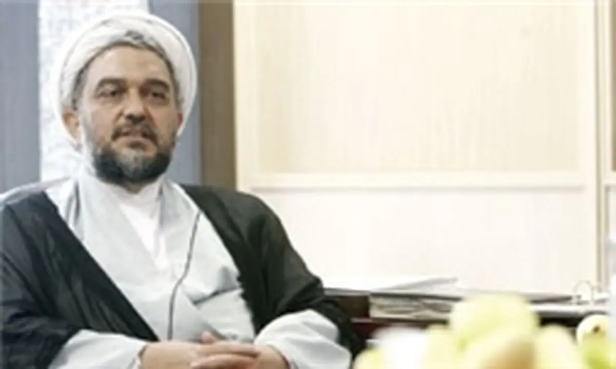 امیری‌فر: ممکن است احمدی‌نژاد در لحظه آخر خودش کاندیدا شود/ هدفش پیروزی روحانی است