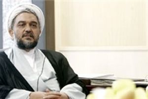 امیری‌فر: ممکن است احمدی‌نژاد در لحظه آخر خودش کاندیدا شود/ هدفش پیروزی روحانی است