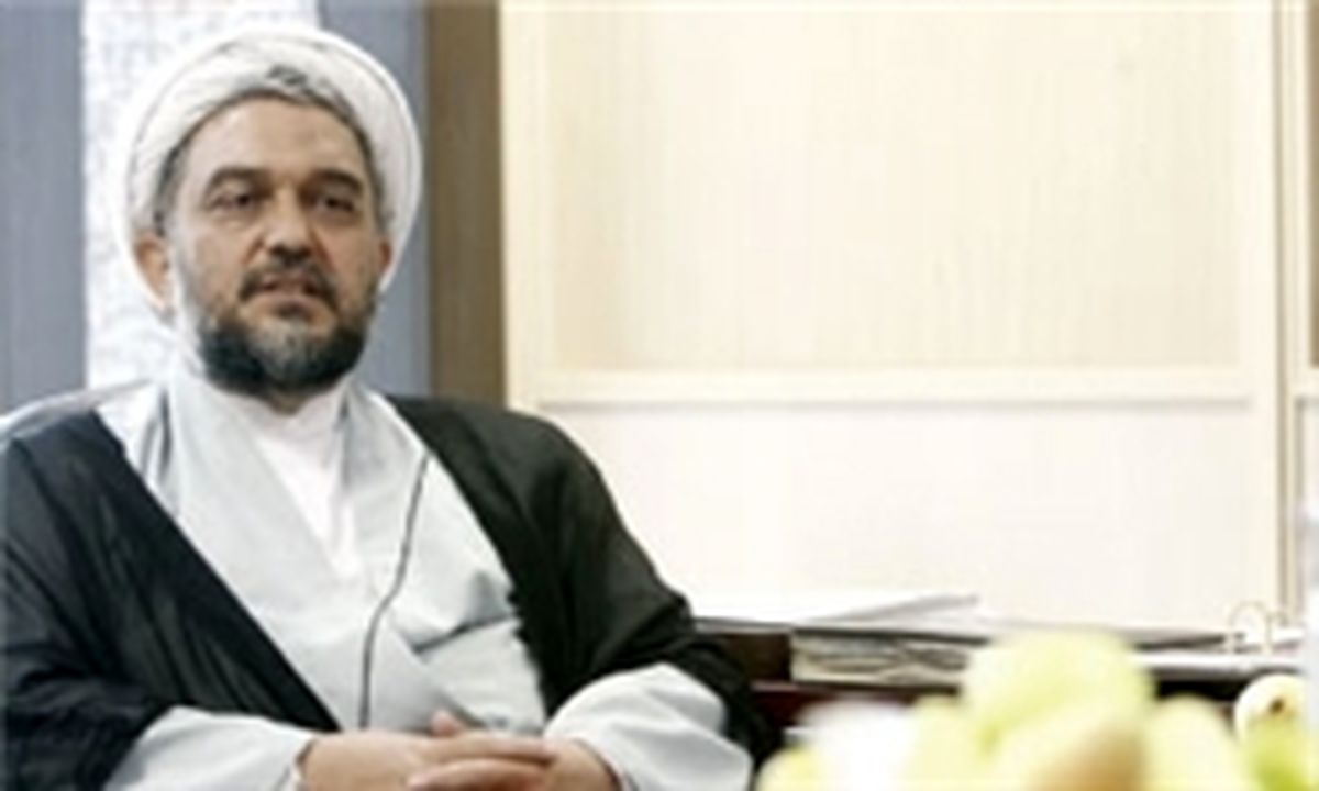 امیری‌فر: ممکن است احمدی‌نژاد در لحظه آخر خودش کاندیدا شود/ هدفش پیروزی روحانی است