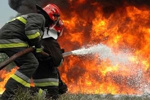 ۱۱ شهروند مشهدی از میان شعله‌های آتش نجات یافتند