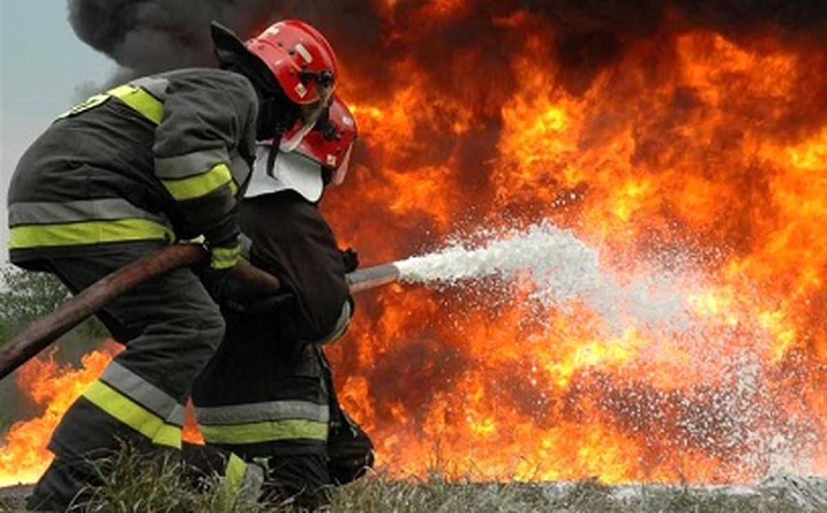 ۱۱ شهروند مشهدی از میان شعله‌های آتش نجات یافتند