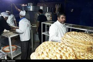 بیش از ۳۰ هزار قرص نان برای زائران تولید و توزیع‌ شد