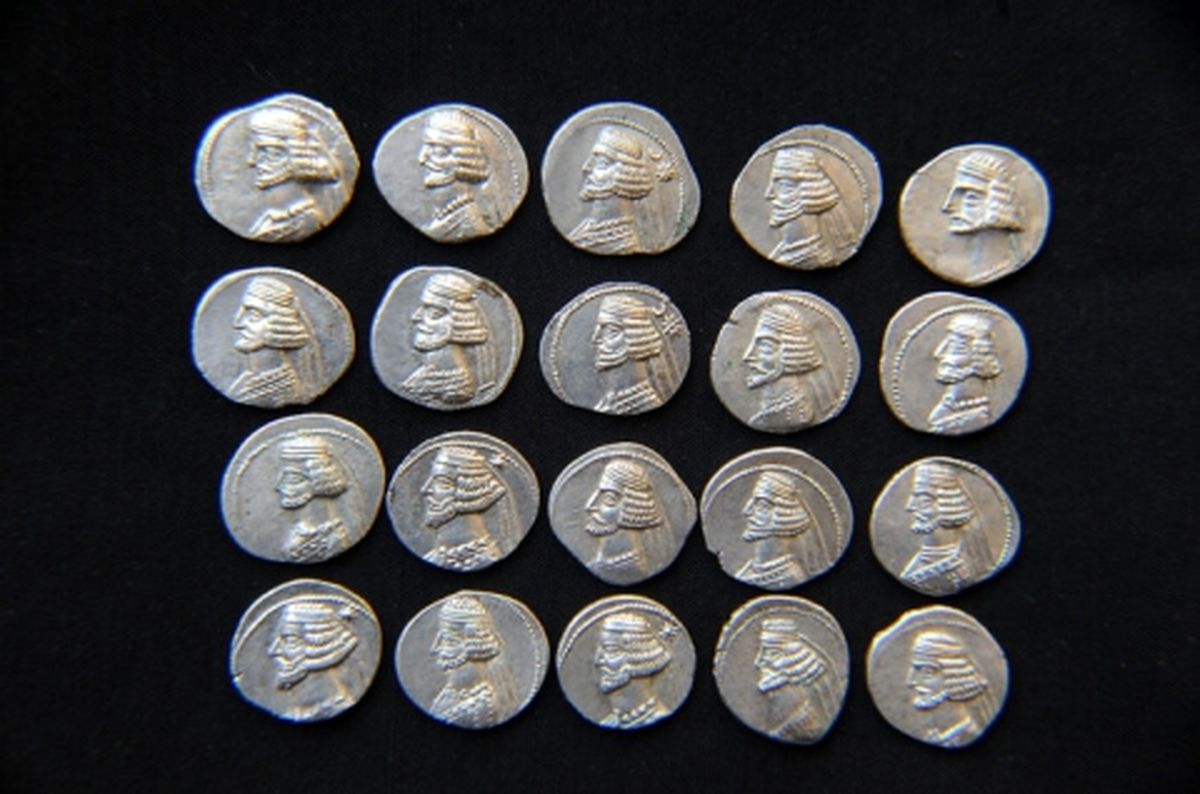 ۱۳۰ سکه نفیس باستانی به موزه آستان قدس رضوی هدیه شد