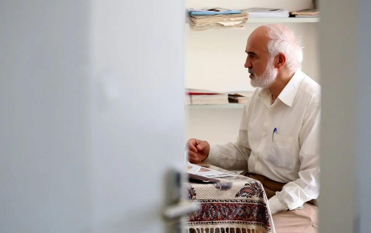 وکلا و پزشکان در تعیین دستمزدهای کاری خود بی‌رحم هستند / دولت گاهی در فرارهای مالیاتی مقصر است