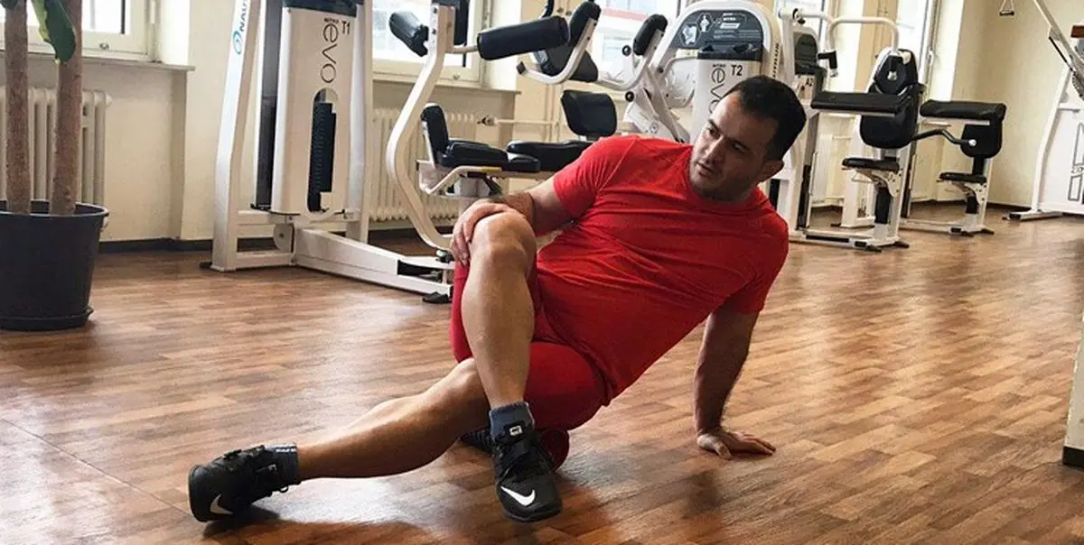 مرادی زیر نظر پزشک دست به هالتر شد