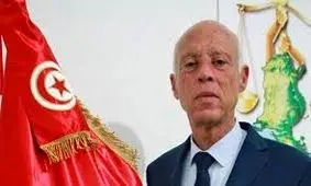 رئیس‌جمهور منتخب تونس، با خودروی شخصی‌اش عازم کاخ ریاست‌جمهوری شد / عکس