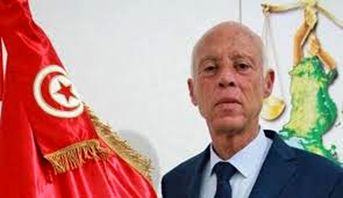 رئیسجمهور منتخب تونس، با خودروی شخصیاش عازم کاخ ریاستجمهوری شد / عکس