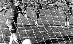 آسان‌ترین گل تاریخ فوتبال را چه بازیکنی به ثمر رساند؟