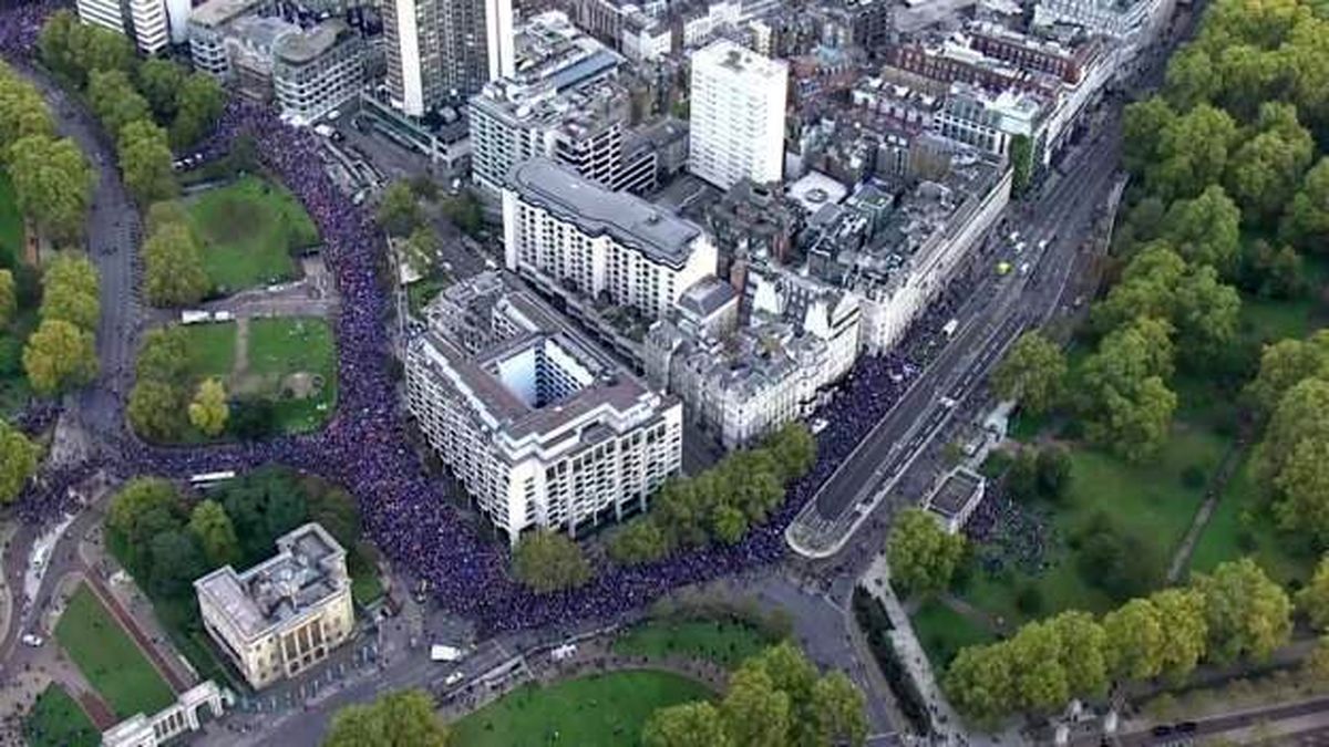 تظاهرات ده‌ها هزار تن در لندن در مخالفت با بریگزیت + تصاویر