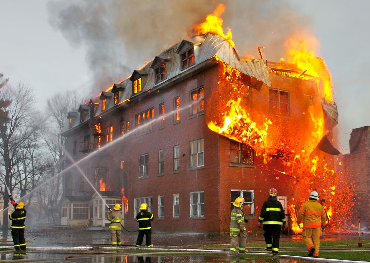5 کودک در آتش ساختمان مسکونی زنده زنده سوختند!
