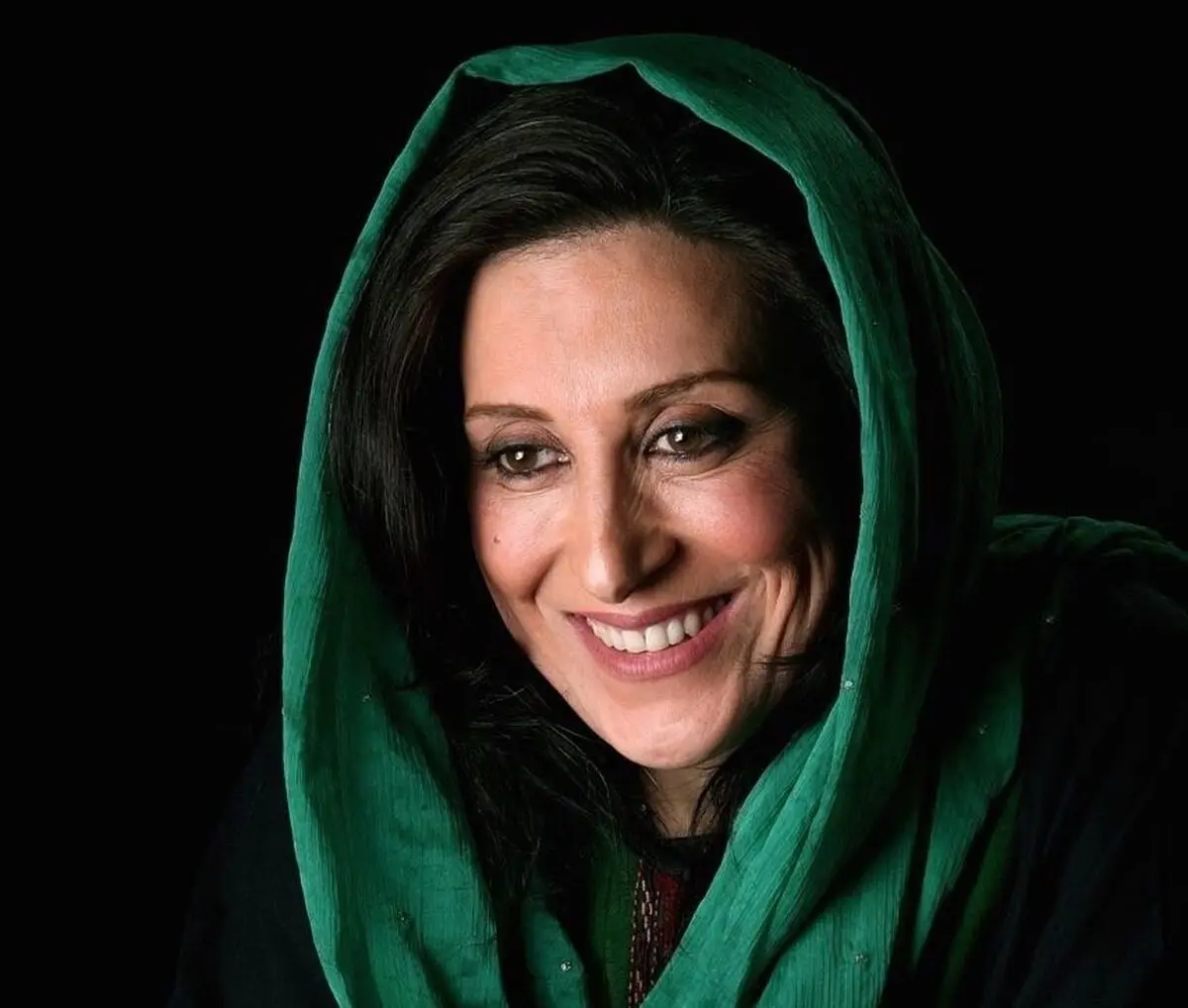 حمله کیهان به معتمدآریا: مردم ایران افسرده نیستند،قرص ضدافسردگی هم نمی خورند