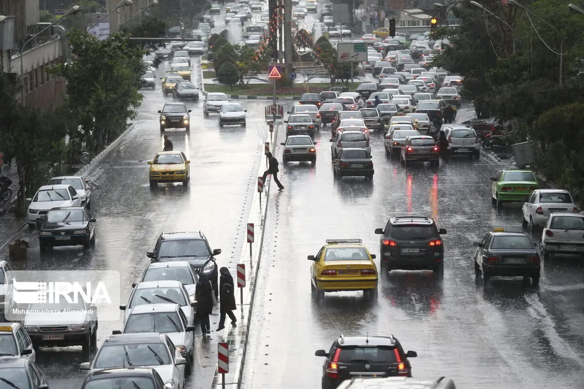 جاده‌های ‌استان‌ تهران به‌دلیل بارش باران لغزنده است