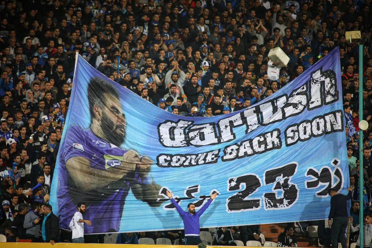 یک ورزشگاه پشت داریوش شجاعیان