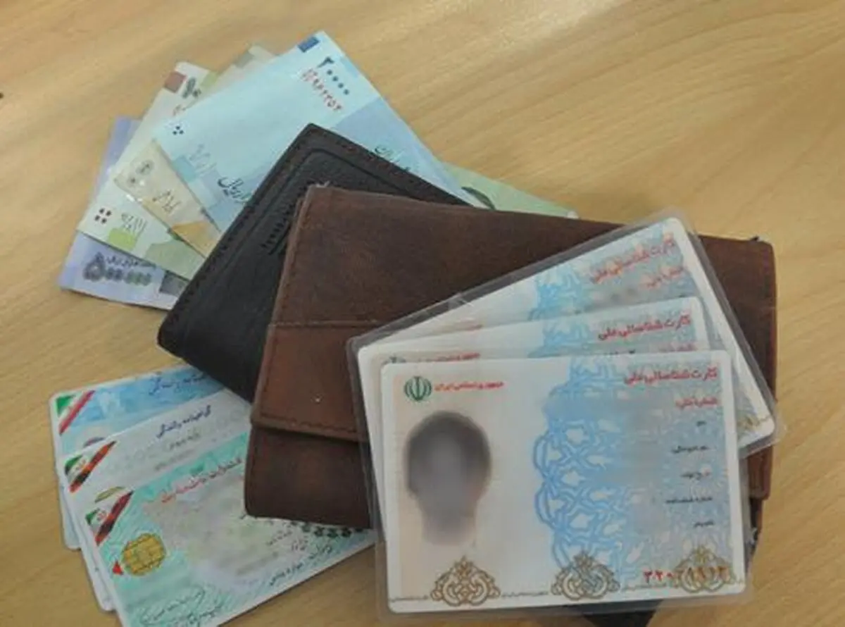 مدارک هویتی و وسایل گمشده زائران تحویل اداره پست قصرشیرین شد