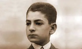 محمدرضا پهلوی 100 ساله شد / او مدعی بود امام علی(ع) را دیده و توسط حضرت ابالفضل(ع) شفا گرفته/ چرا پهلوی کوچک اصلا نمی‌خندید؟