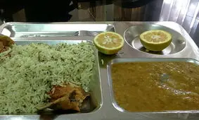 بررسی یک ادعا: غذای دانشجویی با طعم کافور؟