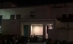 اهانت به کنسول‌گری ایران در کربلا / فیلم