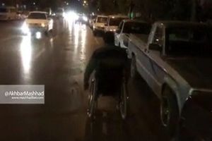نبود معابر و پیاده رو مناسب در خیابان هاشمی نژاد ویژه معلولین